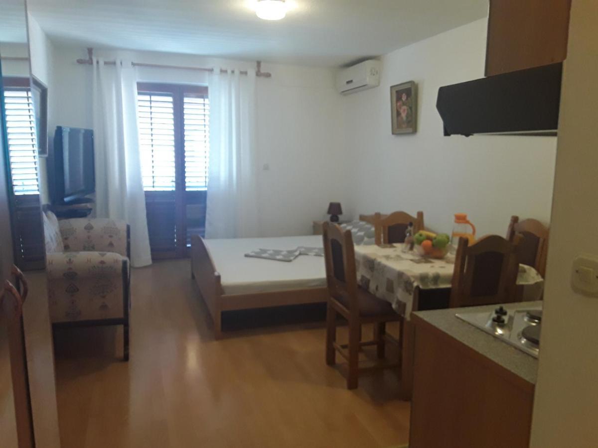 Zaton Apartmani M. Ilesh Esterno foto